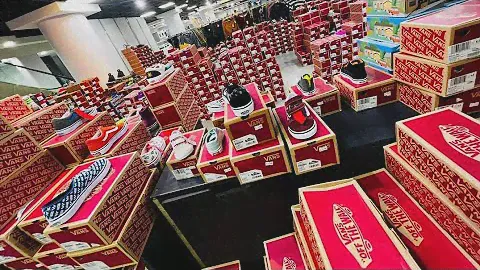 VANS FOOTWEAR OUTLET STORE IN KUWAIT
