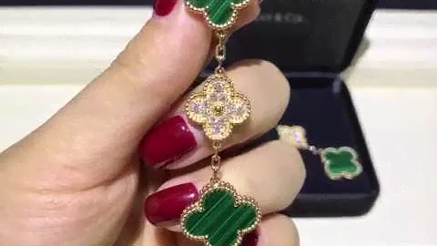 van cleef arpels Magic Alhambra earrings Malachite