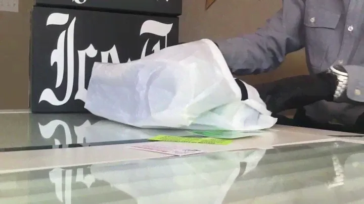 Unboxing of ICE T Vans Syndicate SK8 HI OG "S"